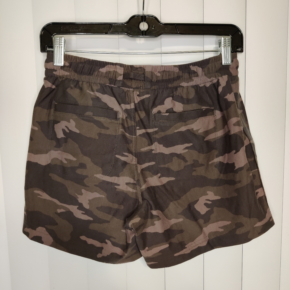 Athleta camo shorts size 0T - Picture 2 of 3